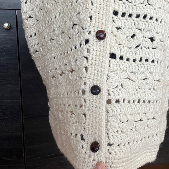 Handmade Oversized Crocheted Wool Cream Vest with Vintage Buttons XL-XXL - Picture 4 of 10